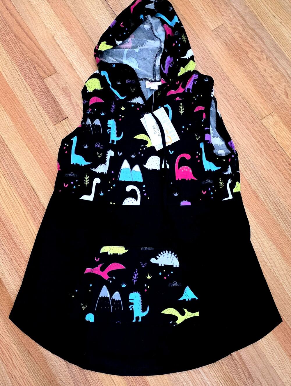 NWT  LuLaRoe Brittany Hooded Tank, featuring dinosaur print sz XS